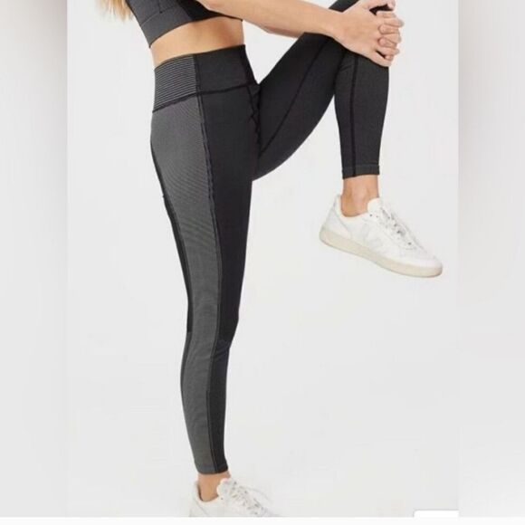 NWT Aerie Offline Seamless High Waist Two Toned Legging Size Medium - Picture 1 of 9